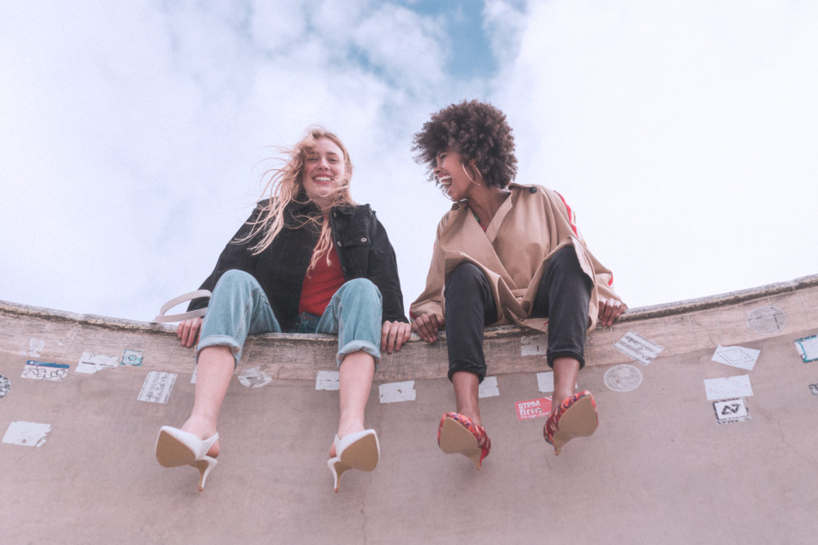 ¡HELLO, WE ARE HERE!