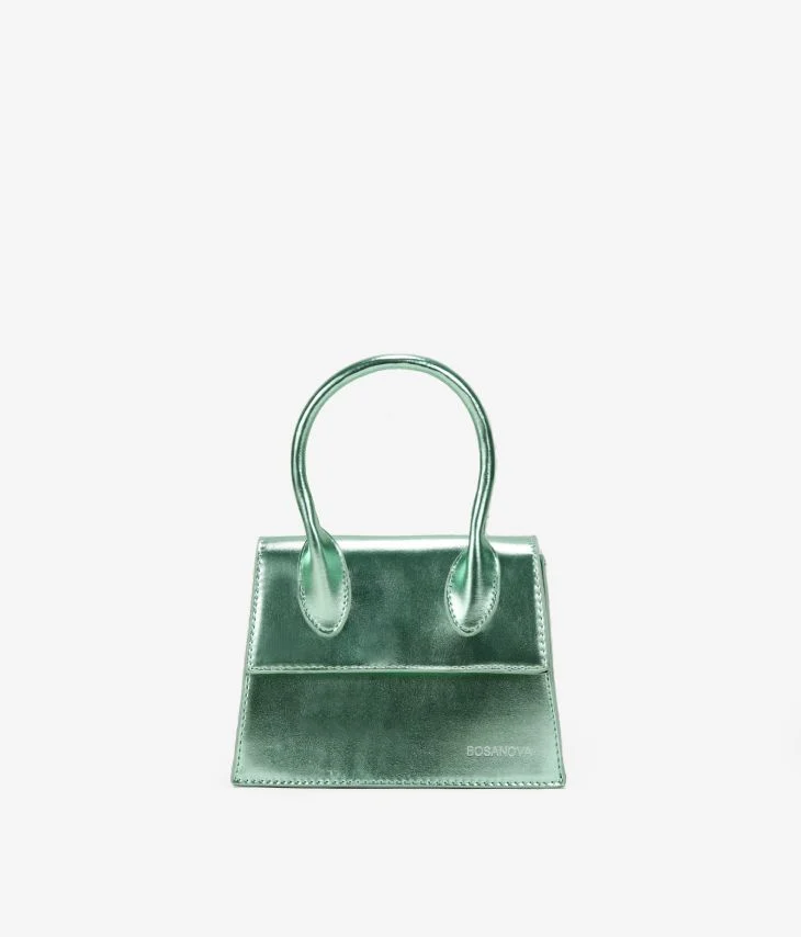 Bolso pequeño verde metalizado con solapa y logo