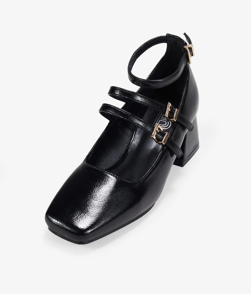 Zapatos de tacón negros con tiras